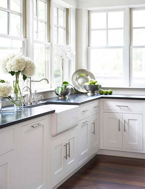 Kitchens-with-White-Cabinets-and-Windows-hardware