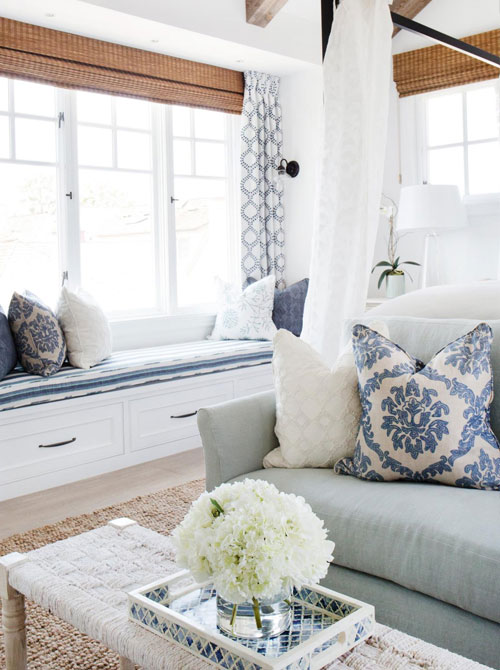 white-and-blue-chinoiserie-pillow-in-living-room