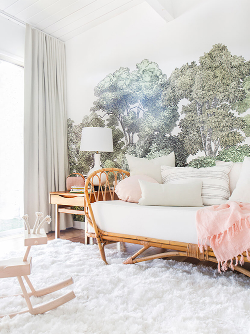 bedroom-shag-rug-white-pink
