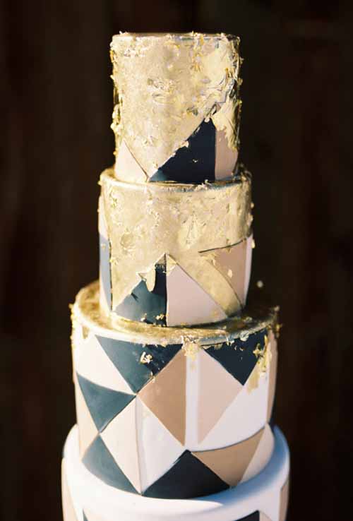 wedding-cake-gatsby-gold-black-white