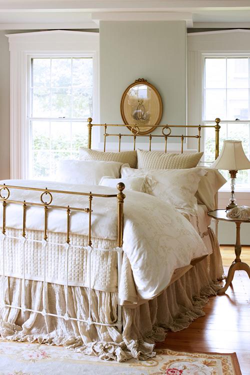 bedroom-brass-bedframe-white-home-decor